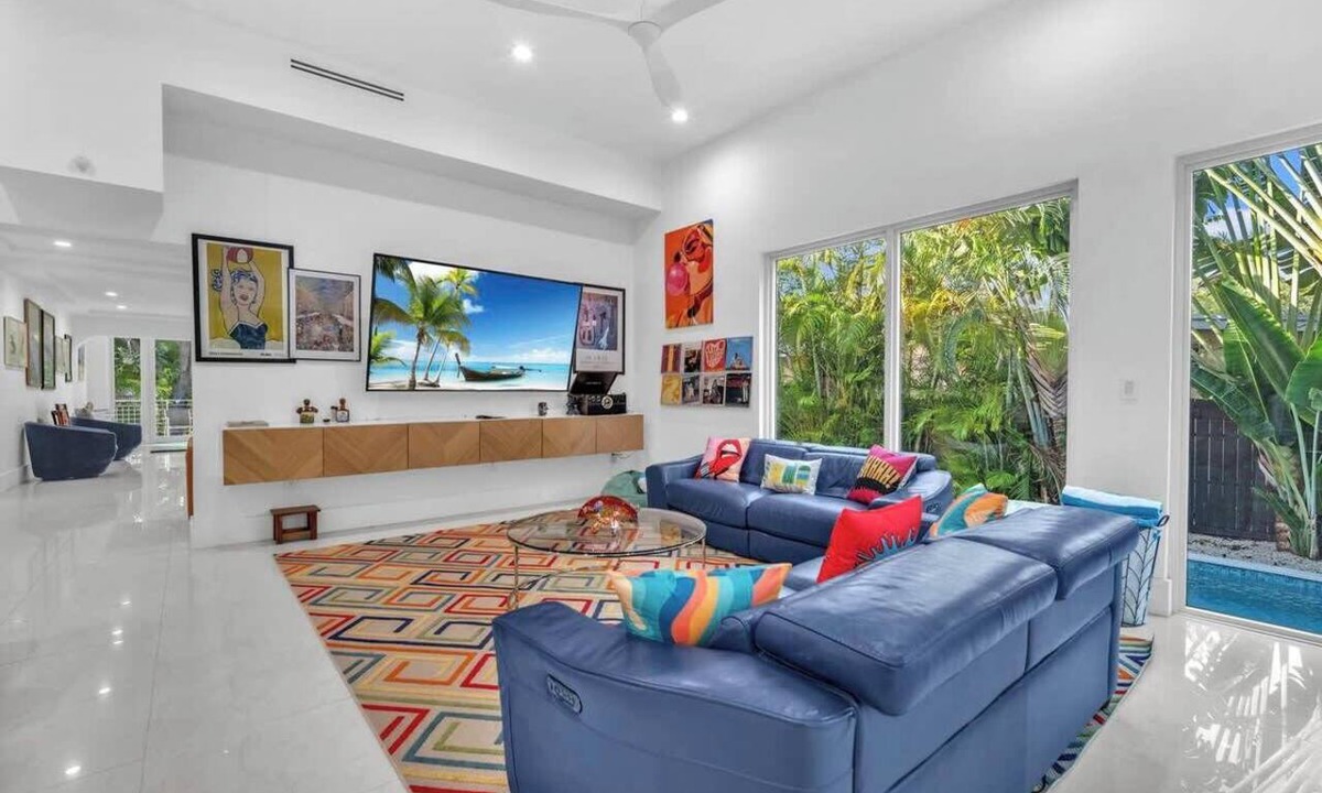 Northeast Coconut Grove House | Pop Art Paradise | Coconut Grove Pool Villa