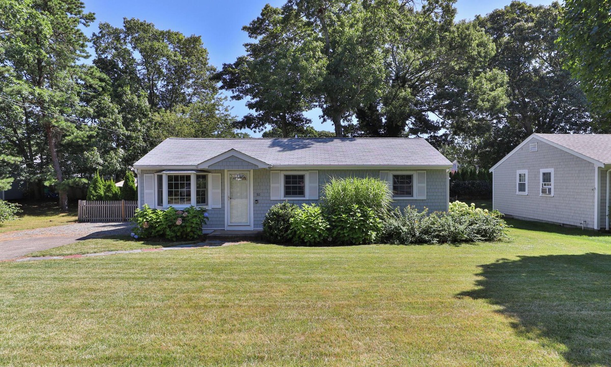 Popponesset House | Popponesset-3 Bedrooms, Sleeps 6, A/C and Private Beach