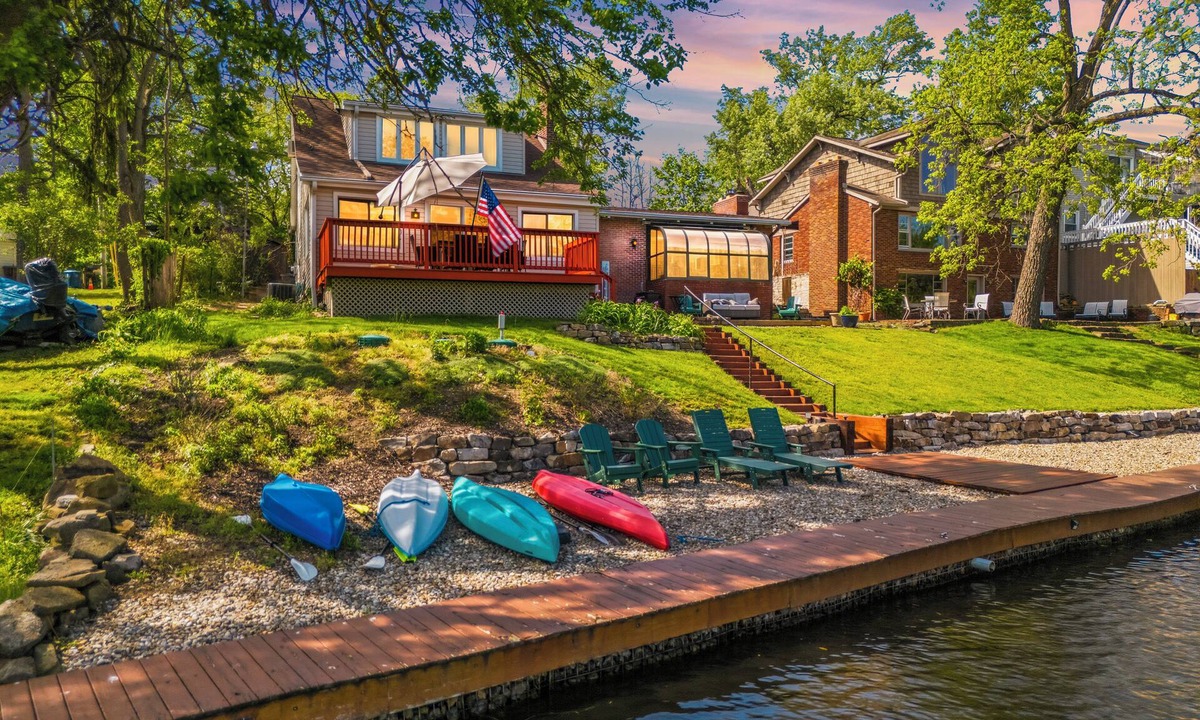 New Franklin House | Portage Lakes Getaway - 5 Bedroom Lakefront Home