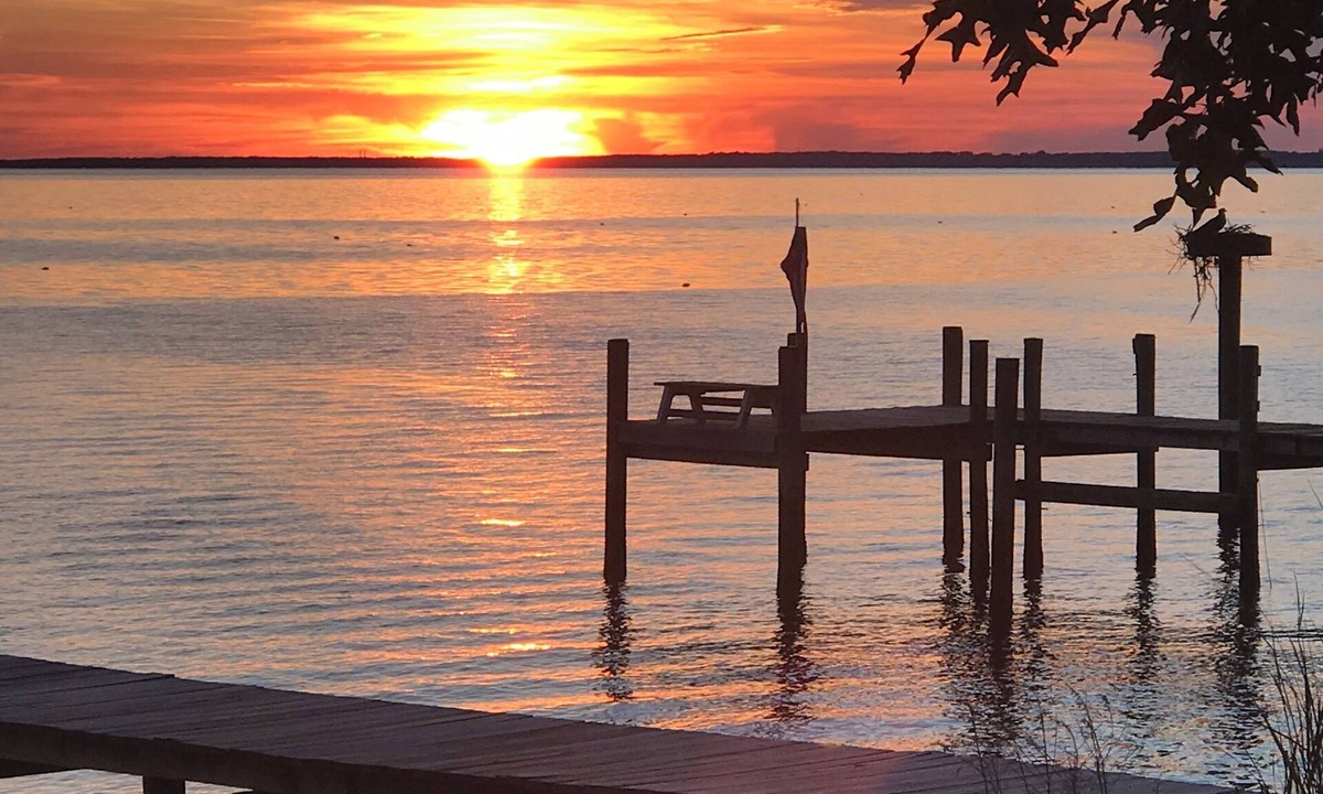 Tall Timbers Cottage | Potomac Rvr Woodland Cottage, Polite Pets welcomed, Central Air, Stunning Sunset
