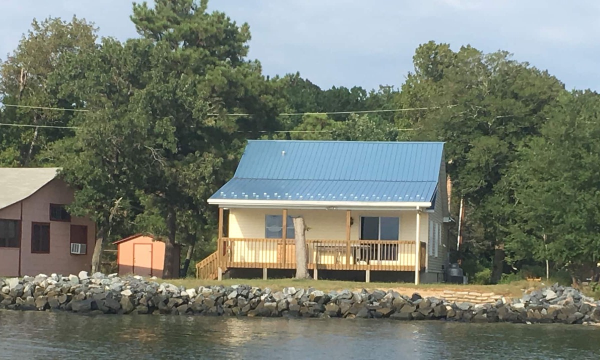 Valley Lee House | Potomac Vista Cottage by the Small Pond