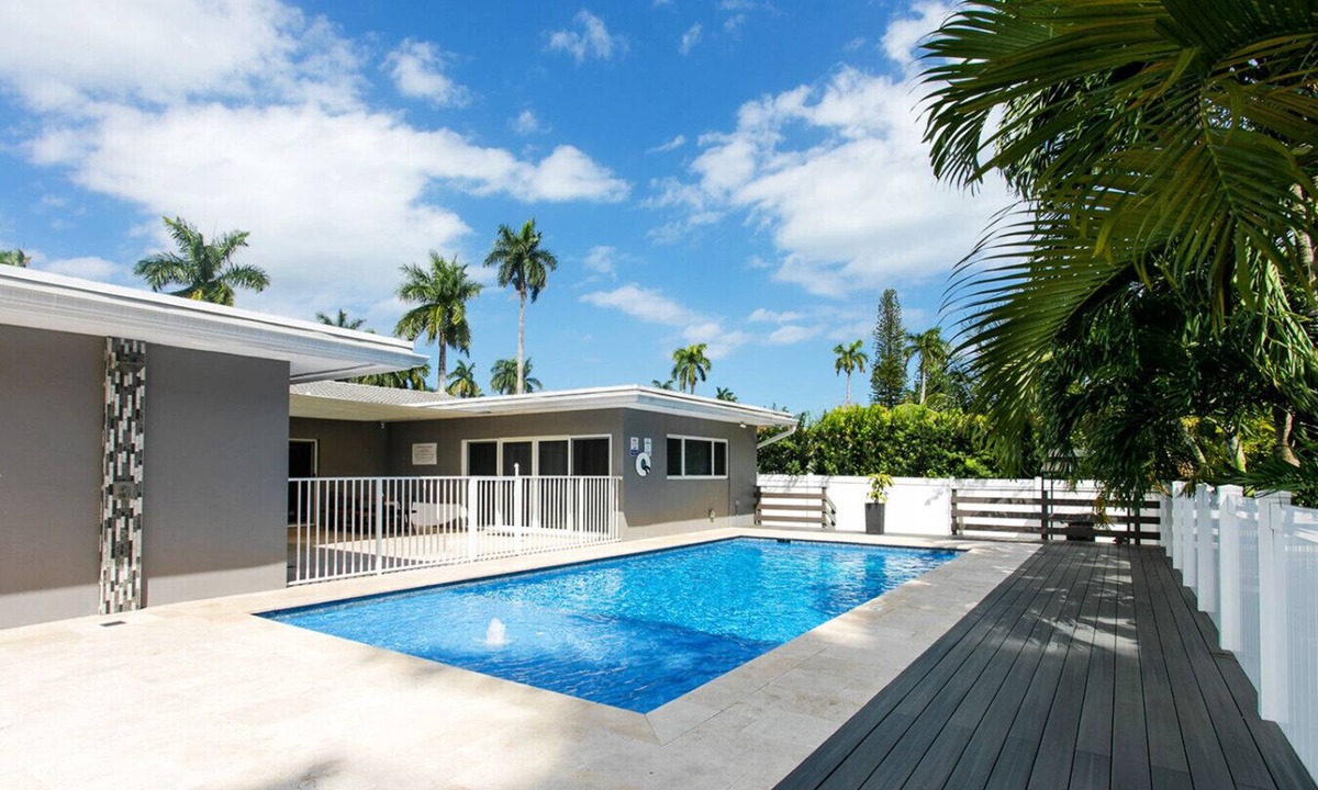 Hollywood Lakes House | Premium Luxury 5BR/3BA Villa near Hollywood Beach