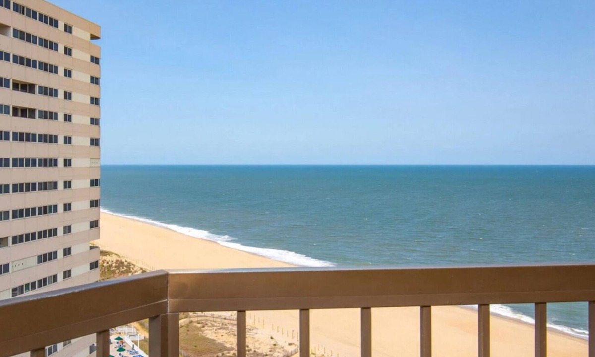North Ocean City Hotel | Premium Ocean 2 Queens, Ashore Resort & Beach Club, Beach Access