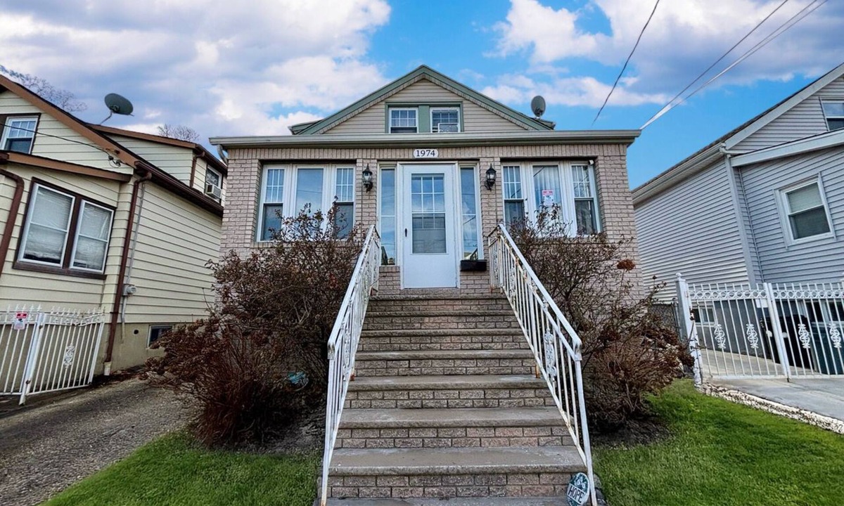 Union House | Premium Private Home w/Parking, Yard, Pets OK Near MAJOR INTERNATIONAL SPORTING EVENT, NYC & Newark Airport