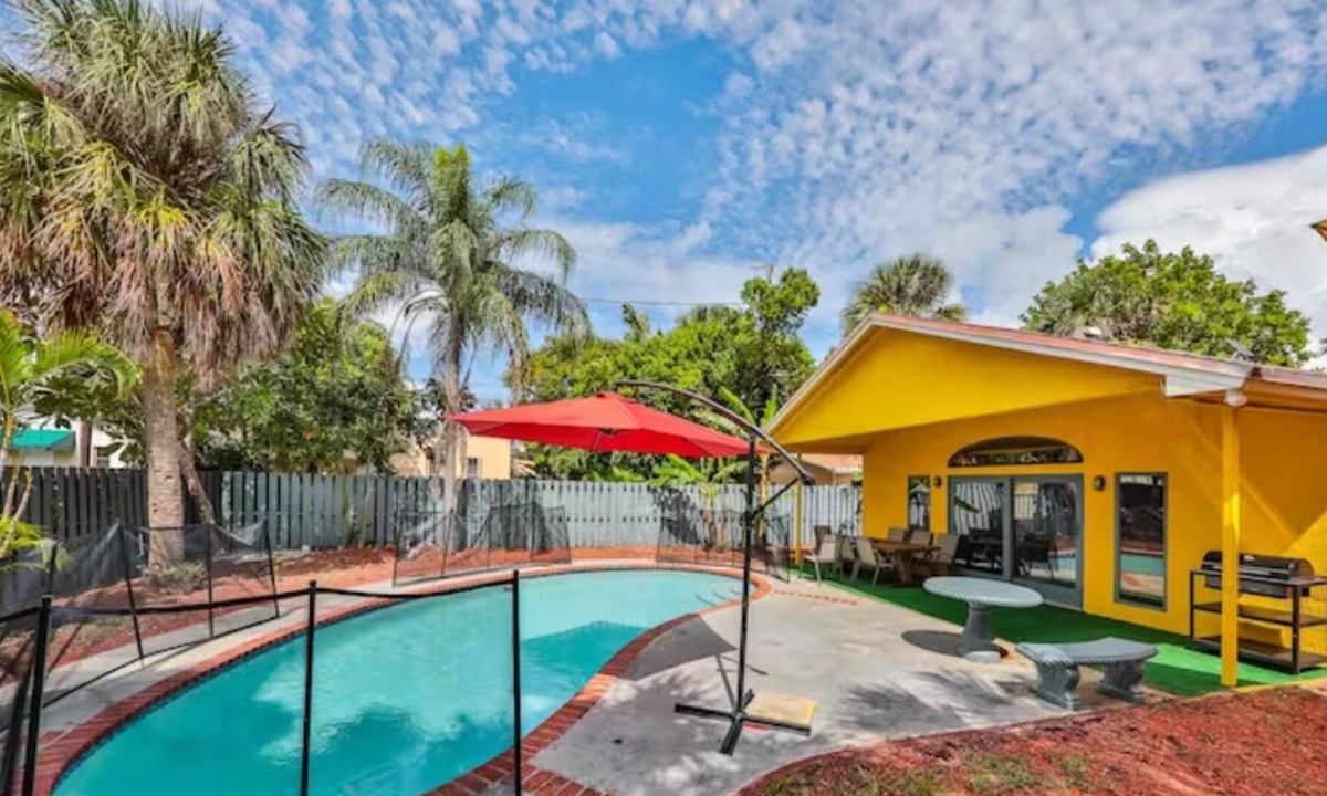 Royal Poinciana House | Presenting you and your loved ones Any types of parties or events are welcomed!