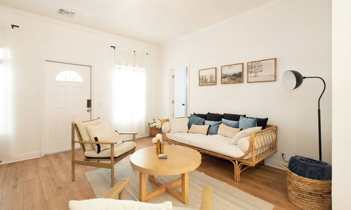 Coral Way Villa | Prime Location + Pool + Sleeps 10 -> Luxe Miami Oasis Home