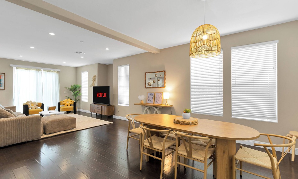 San Gabriel House | Prime Location - Spacious 3BD 2.5 BA - King Bed - 2,100+ sq feet
