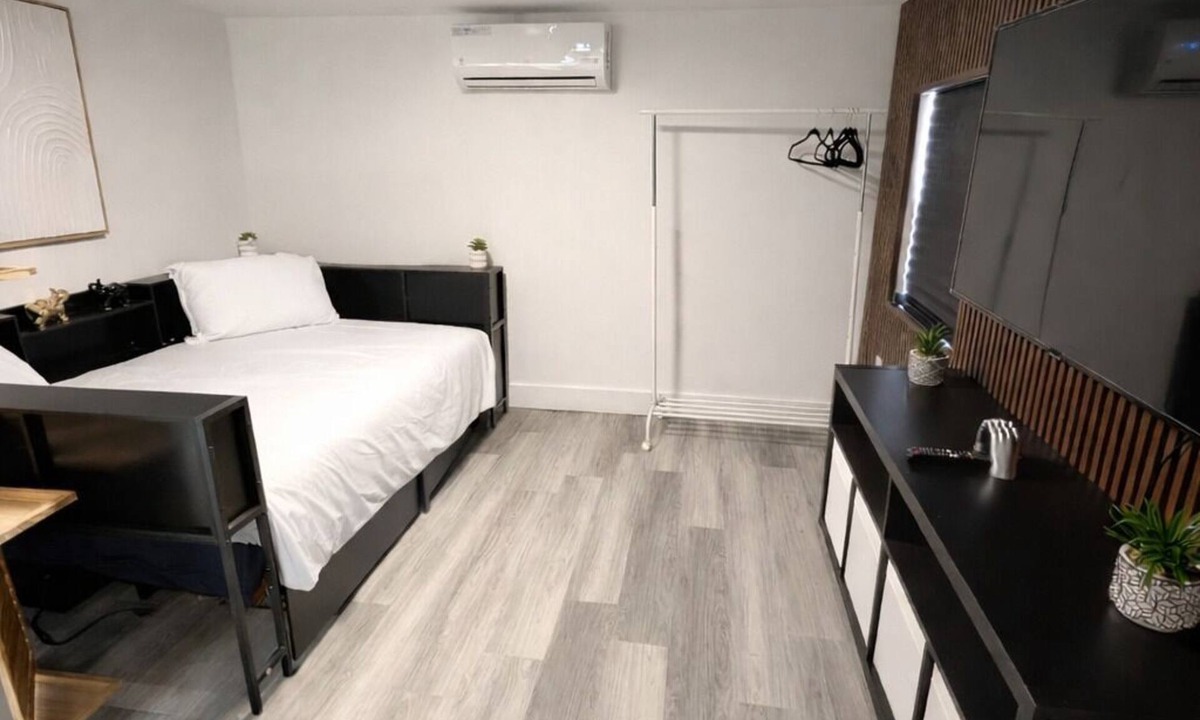 Emerald Hills Apartment | PrimeStay in Modern Studio in Prime Location