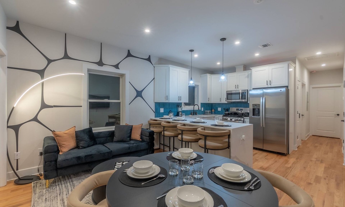 East Newark Apartment | Pristine Pad, Sleep 12, Free parking, 3BRs, 20%OFF