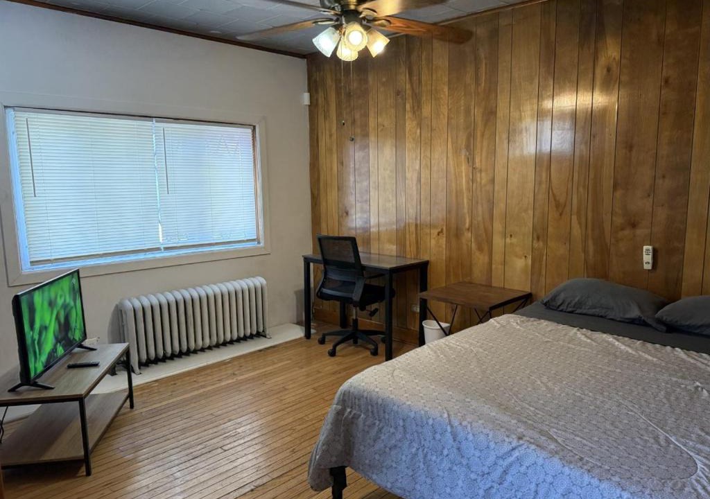 Hopelawn House | Private 1-bed house convenient to NYC bus and train