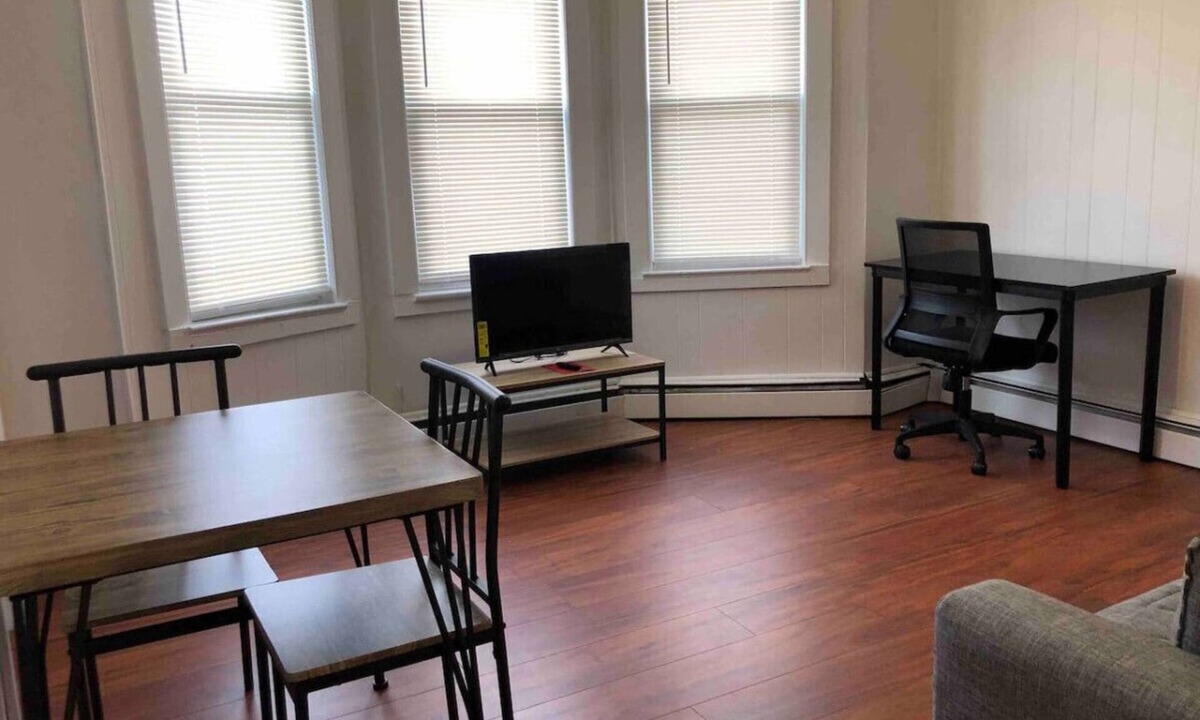 Elizabeth Apartment | Private 2-bedroom apartment, NYC bus 5-min walk
