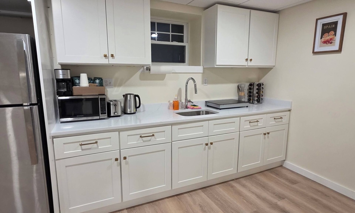 Berkley Apartment | Private Basement Apartment with Private entrance - No shared Spaces