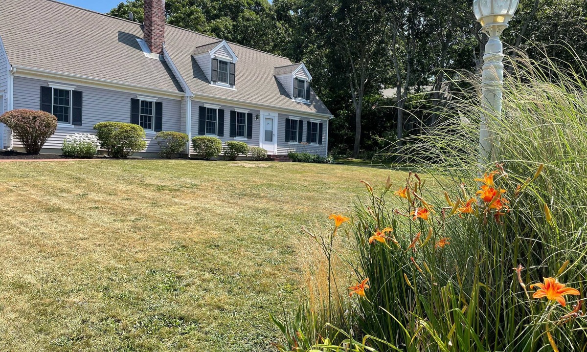 East Sandwich House | Private Beach! Refreshed & Cozy. Linens Included + NEW 2026 Prime-Spa Bathroom
