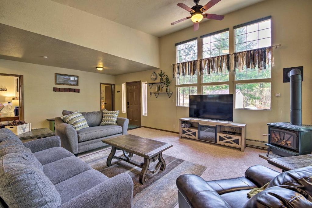 Garden Valley House | Private Cabin, 5-Min Drive to Hot Springs & Golf!