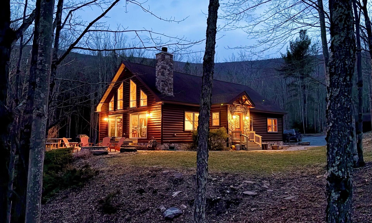 Hunter Ski Chalet | Private Catskills Chalet Hot Tub 4BR Sleeps 8 Near Hunter
