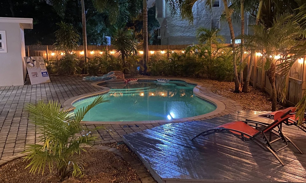 Riverside Park House | Private Cozy Home Away from Home 2bdrm 2Bath With Pool 10 Min from Airport