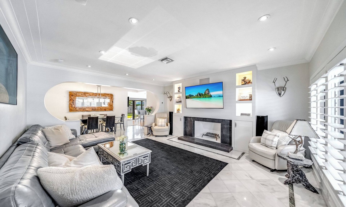 Coral Ridge House | Private Home! Large Backyard+Close 2 Beach+ Shops!