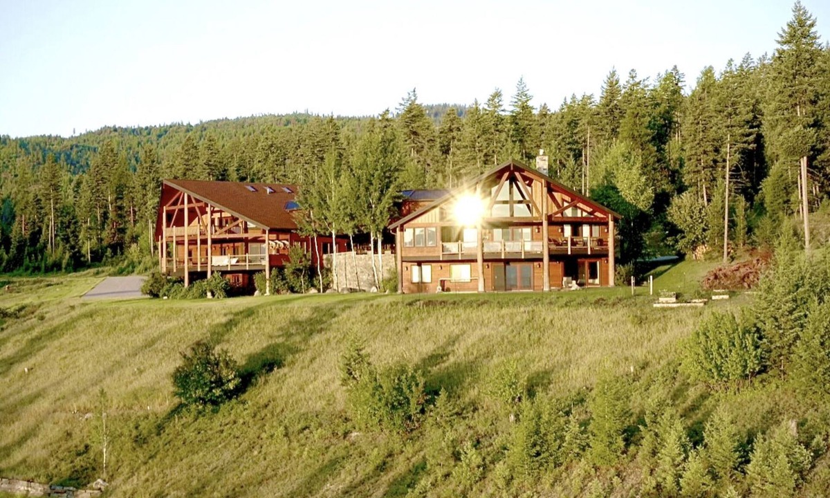 Lakeside House | Private Luxury on 8acers with Amazing views and Spacious Accommodations