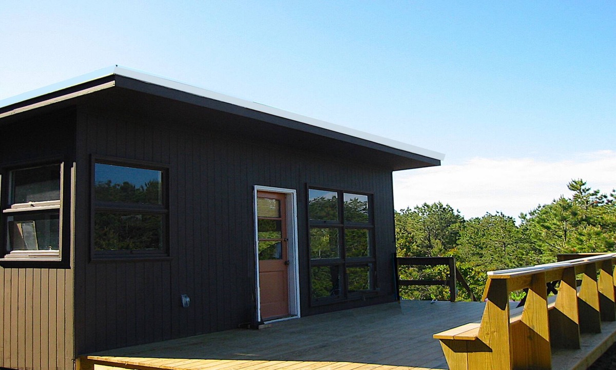 Wellfleet House | Private MCM house. Serene, Romantic, Bright, Cheerful and Clean. Affordable.