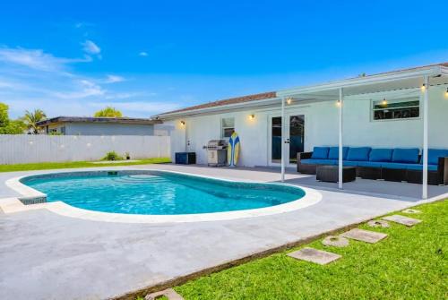 Miami Gardens House | Private Miami Retreat - Pool - BBQ - Sleeps 6