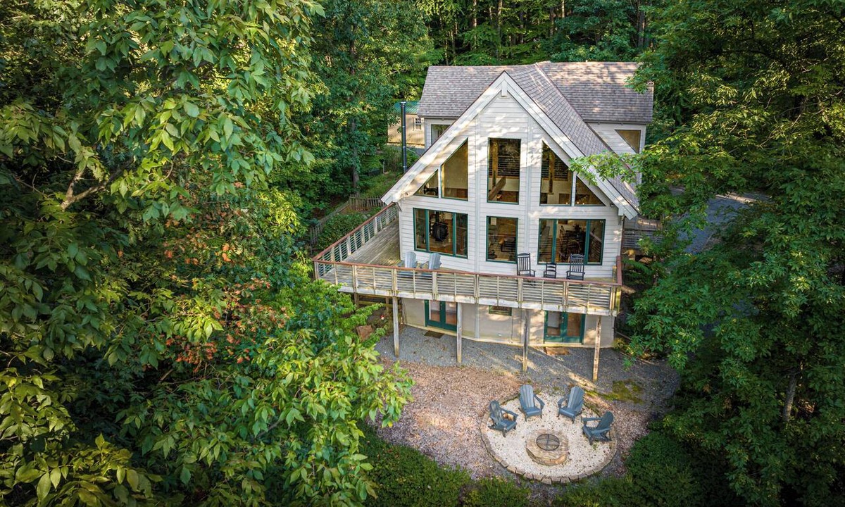 Lovingston Cabin | Private Mountain Retreat near Breweries and Wineries