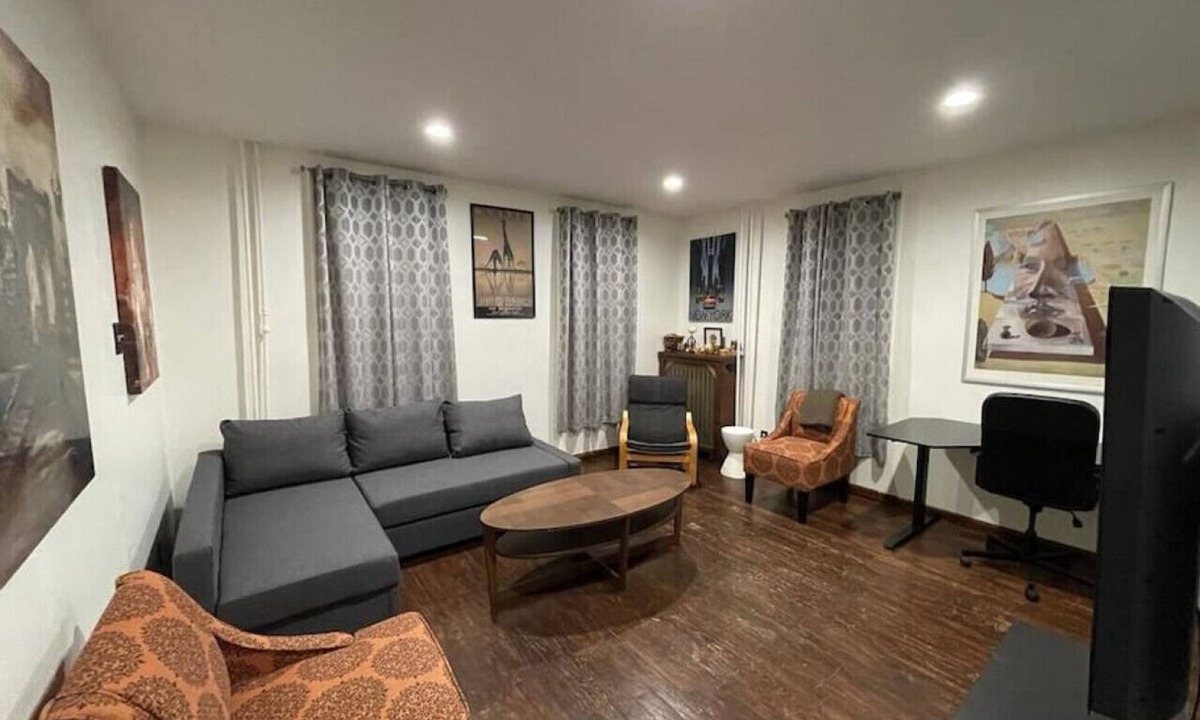 Communipaw Apartment | Private oasis just outside NYC