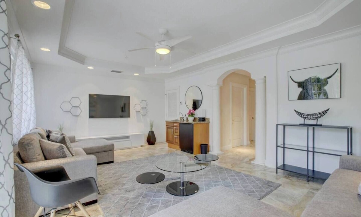 Colee Hammock House | Private Patio ~ Cali King Bed ~ Sleeps 5