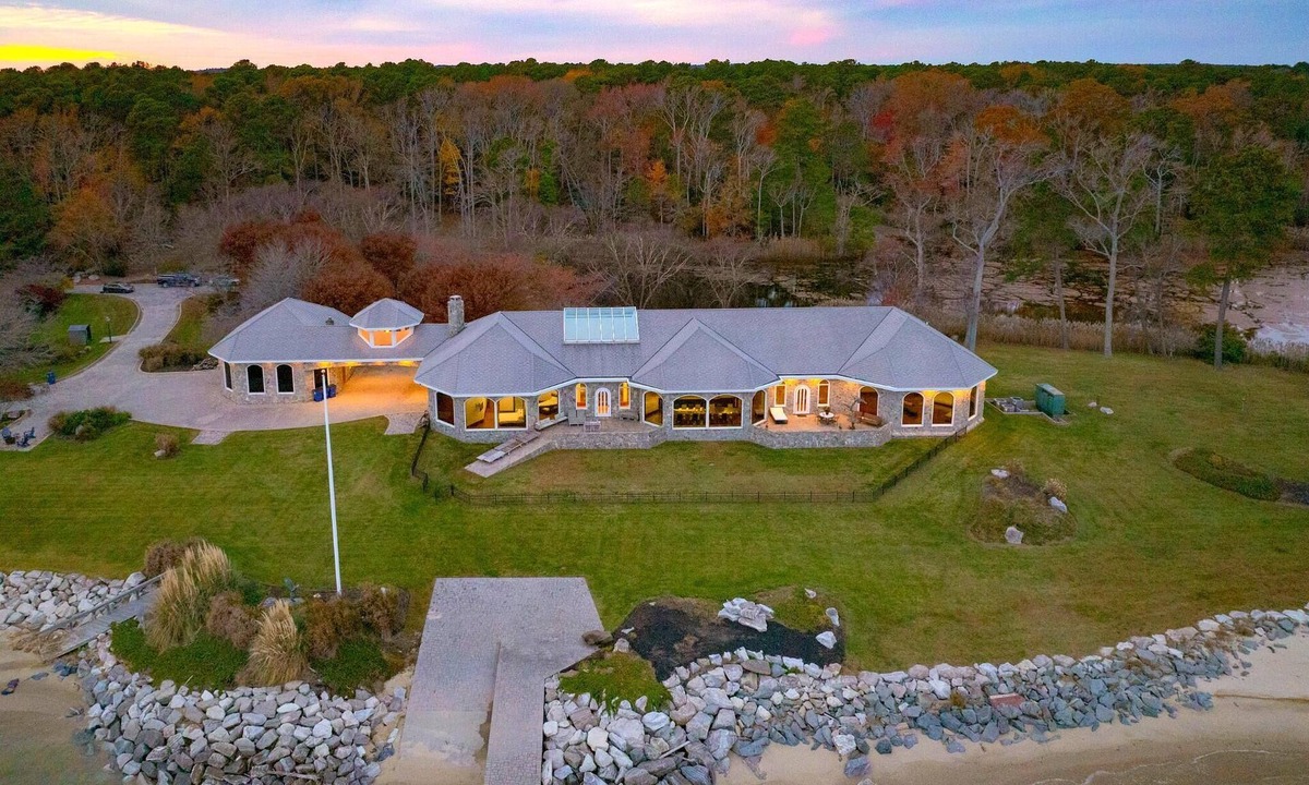 Dameron House | Private Pier, Main+Guest House | Luxe Waterfront Home | Bay Estate by AvantStay