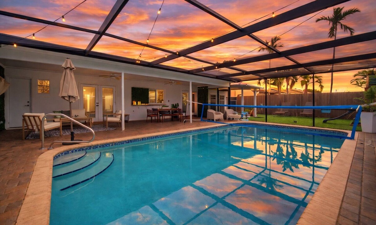 Sunrise House | Private Pool Oasis Sleeps 10 Near FLL