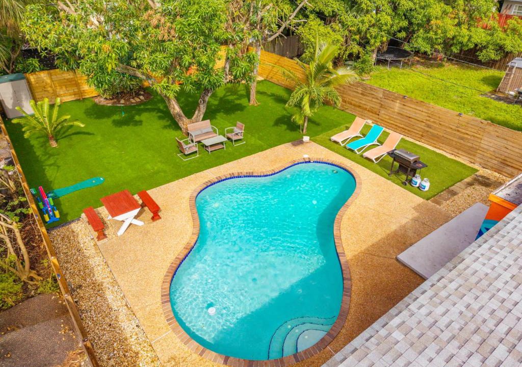 Middle River Terrace House | Private Pool Patio Games BBQ Family Fun
