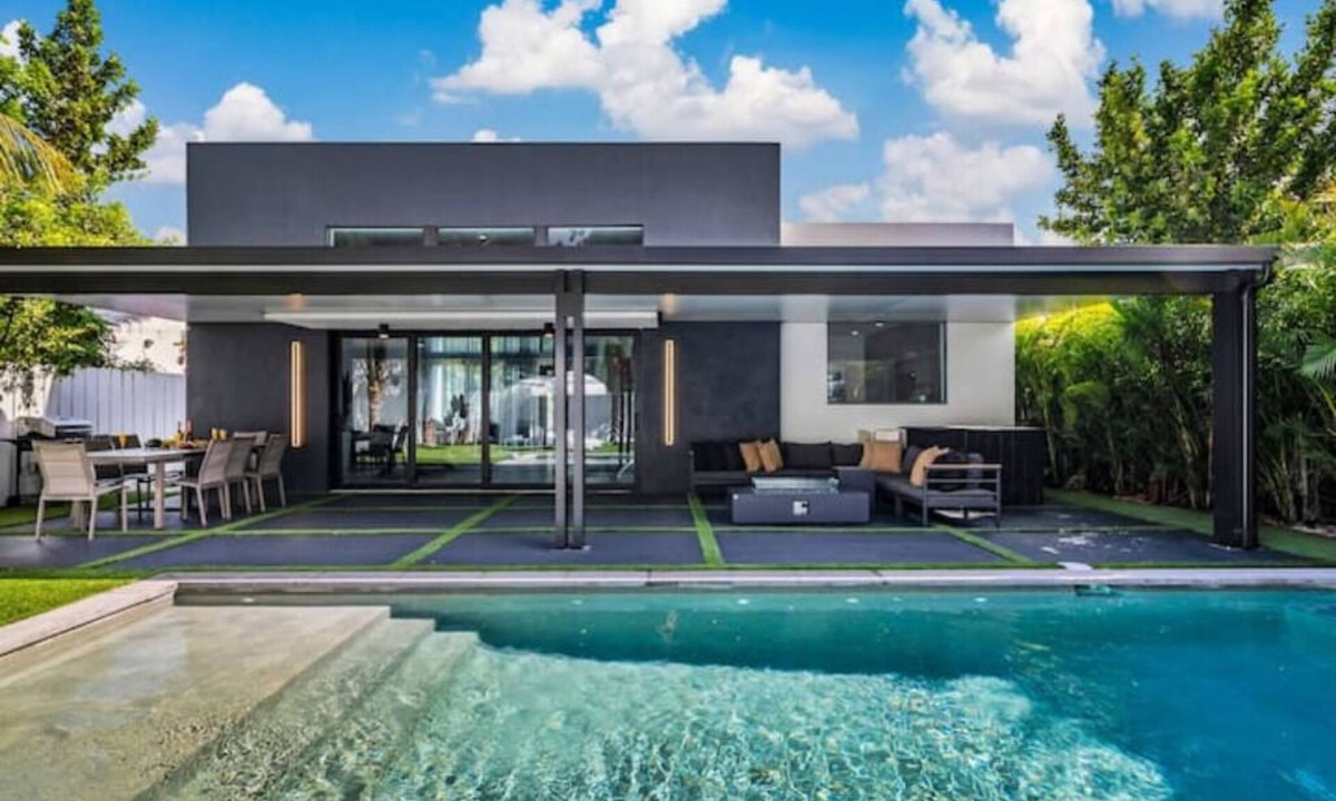 Buena Vista House | Private Pool Villa Wynwood BBQ Grill