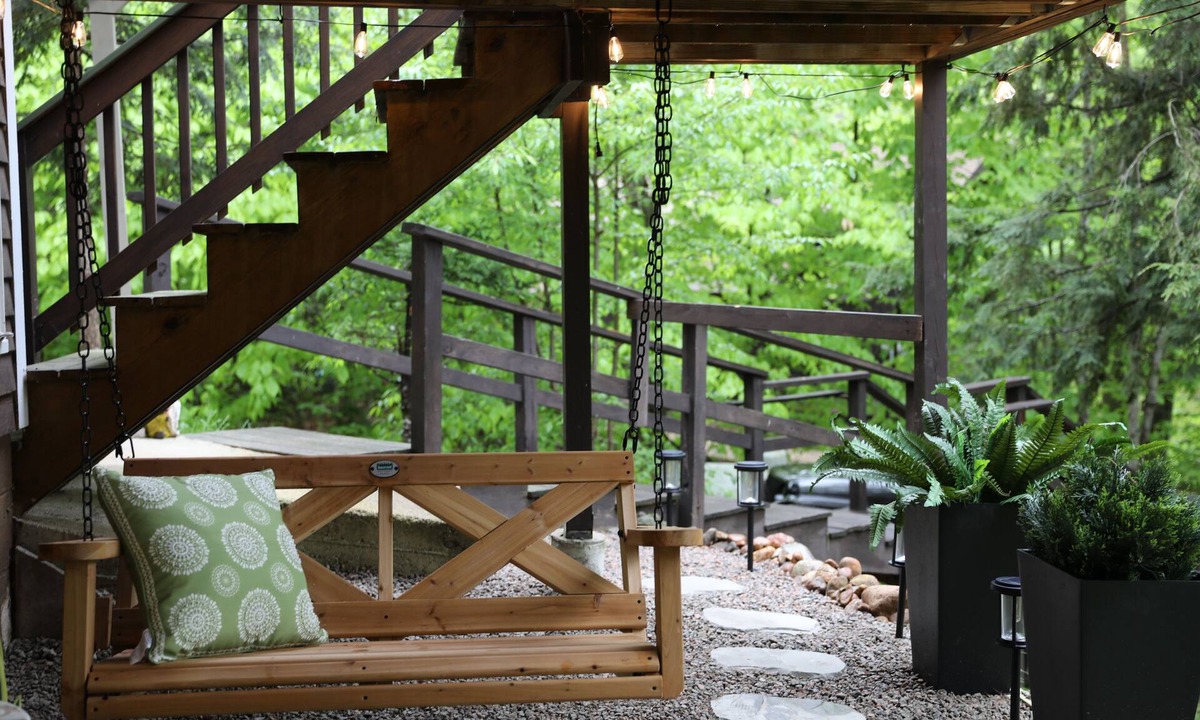 Bartlett Ski Chalet | Private River access and 2 miles to Storyland. Pet Friendly!