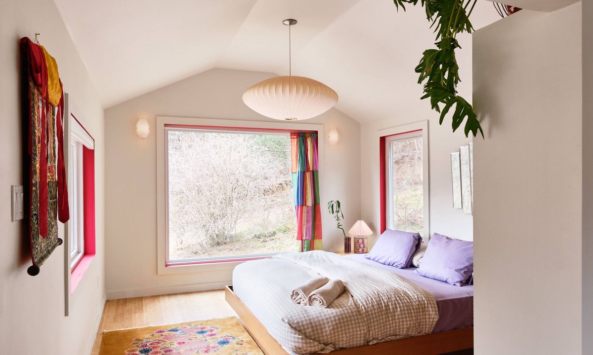 Kingston Cottage | Private romantic Kingston cottage with vintage finds & Studio Ghibli nature vibe
