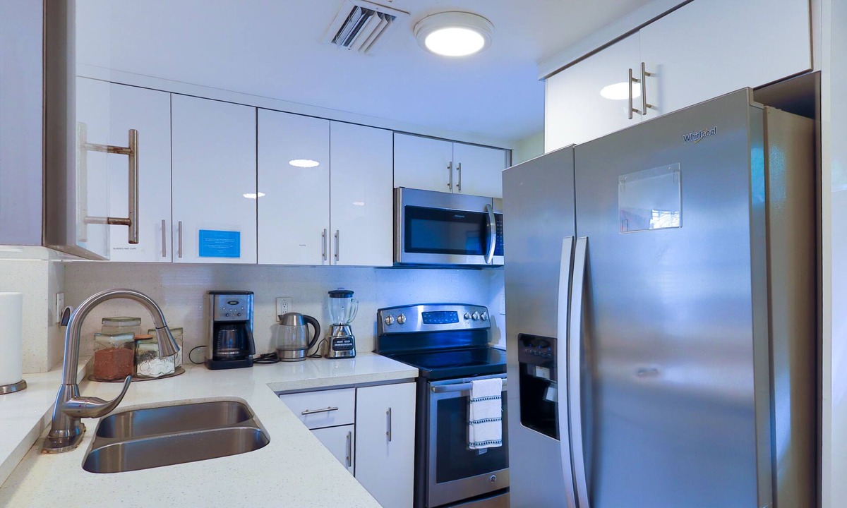 Little Haiti House | Private room at little Haiti with free parking
