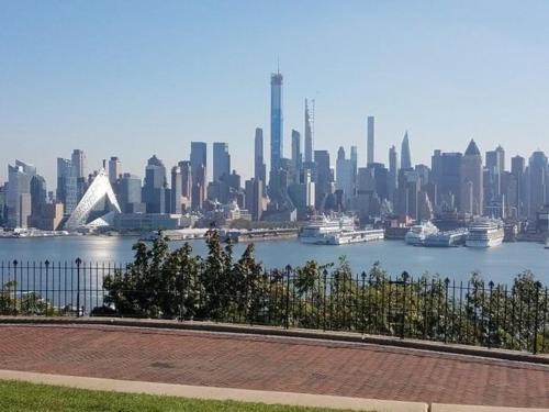 West New York House | Private room B in West NYNJ 12mints from NYCity Times Square