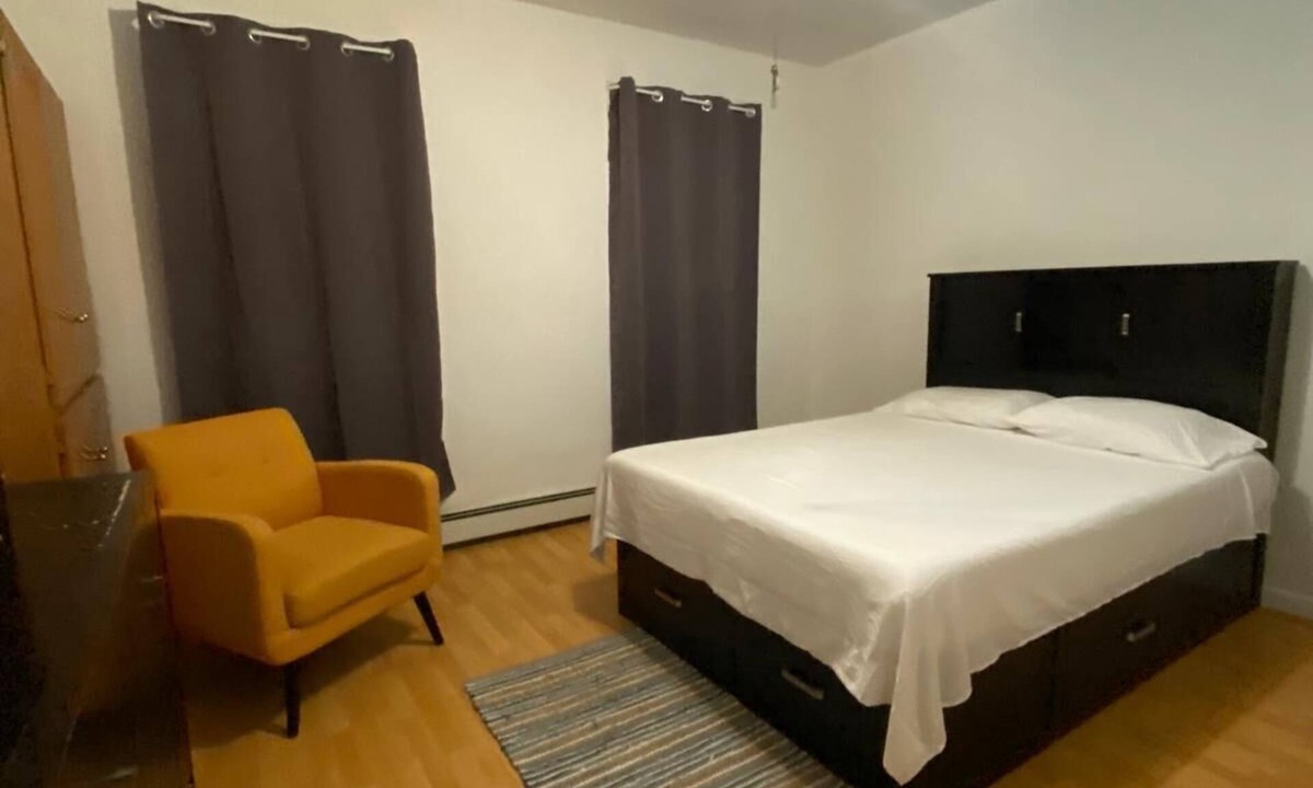 Paterson House | Private room near NYC!