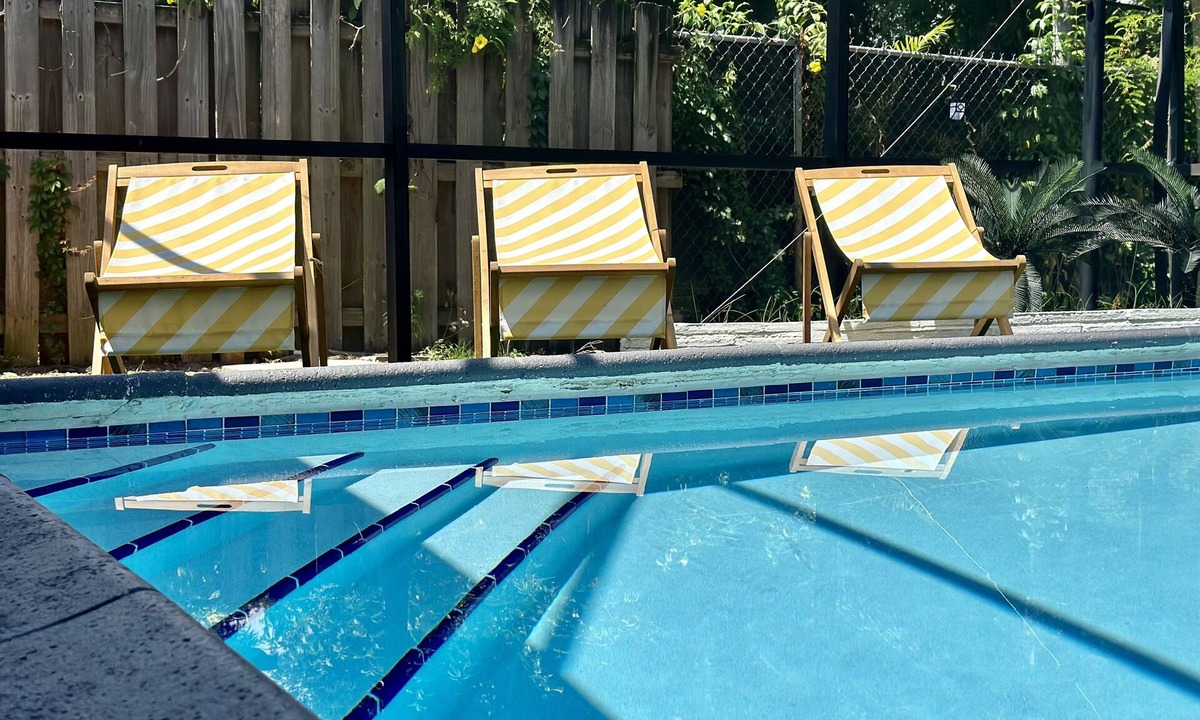 Golden Glades House | Private Tripical Oasis with Pool + BBQ + Basketball