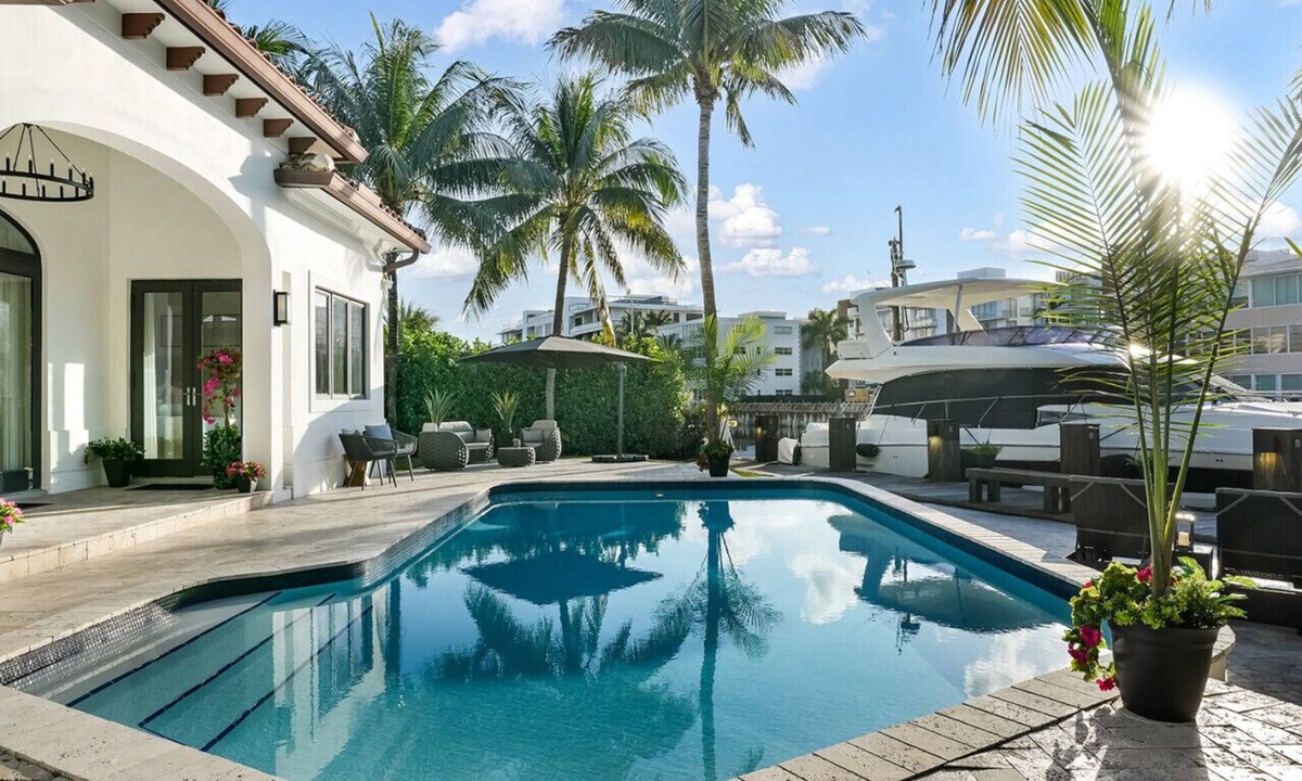 Nurmi Isles Villa | Private Waterfront Luxury Villa | Resort-Style Living & Privacy