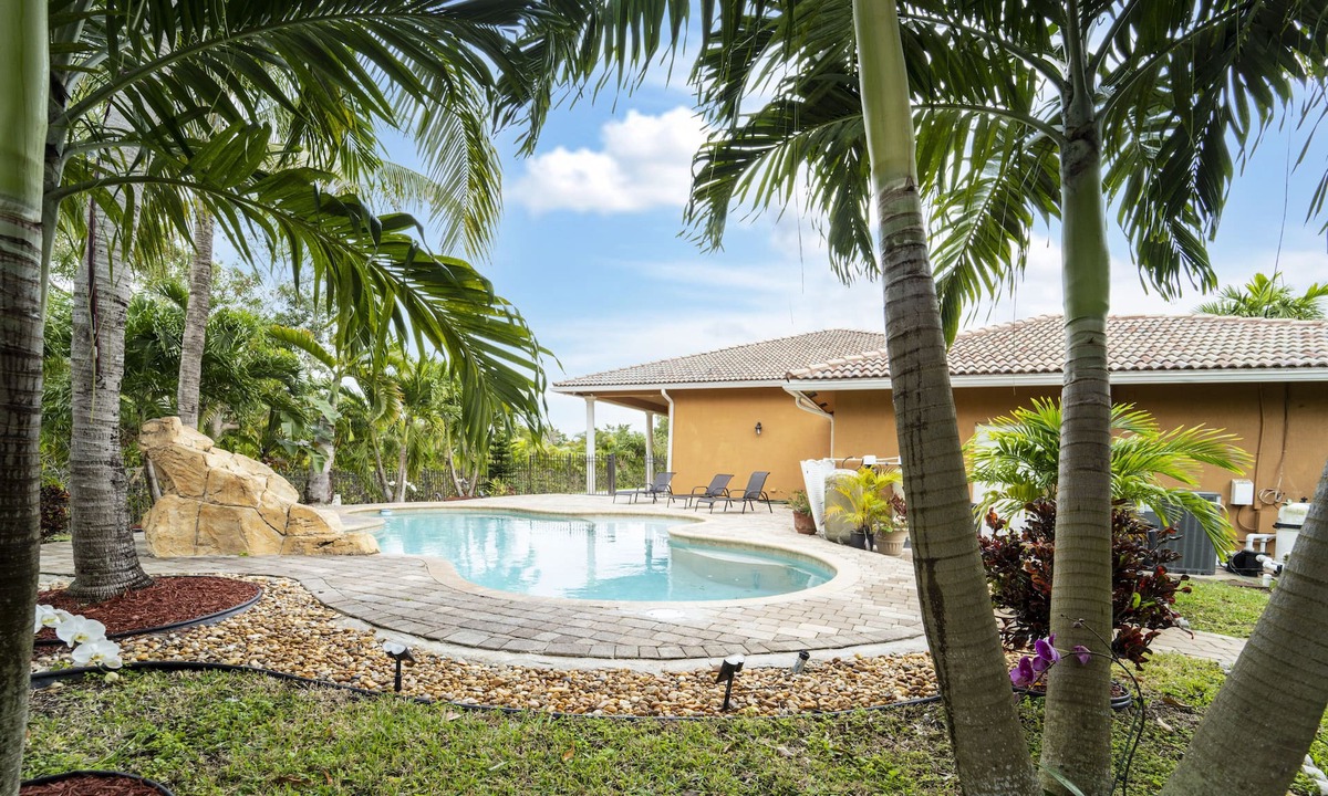 Southwest Ranches House | Prodigious 4 Bedroom, 4.5 Bathroom Manor w/Pool