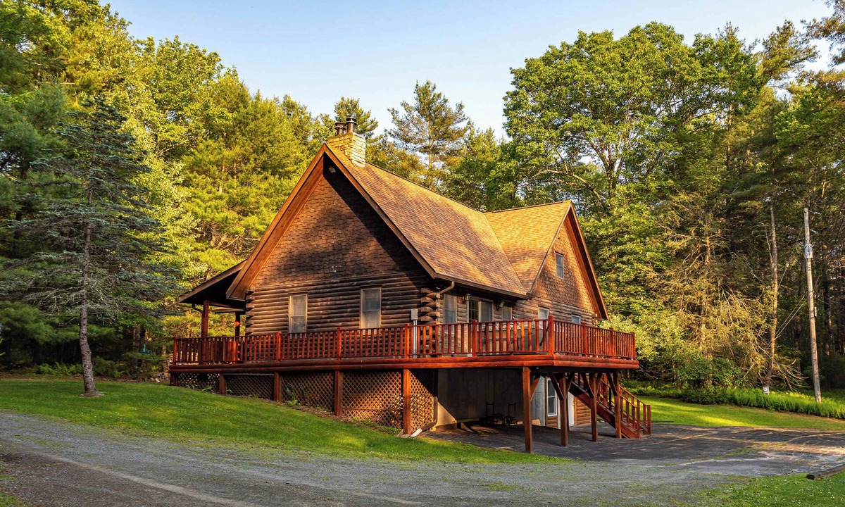 Bethel Cabin | Pucky Pines: 5 mins to Bethel Woods w/Hot Tub!