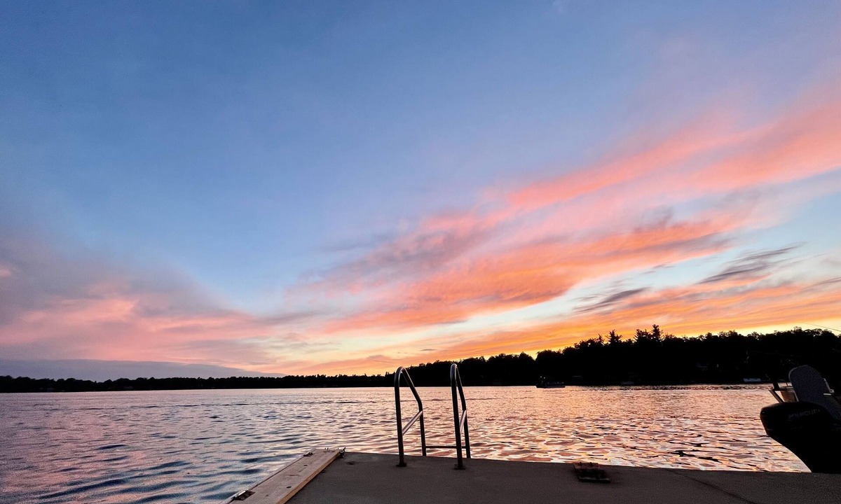 Town of Fowler House | Quaint 4 bedroom 2 bathroom cottage on the lake