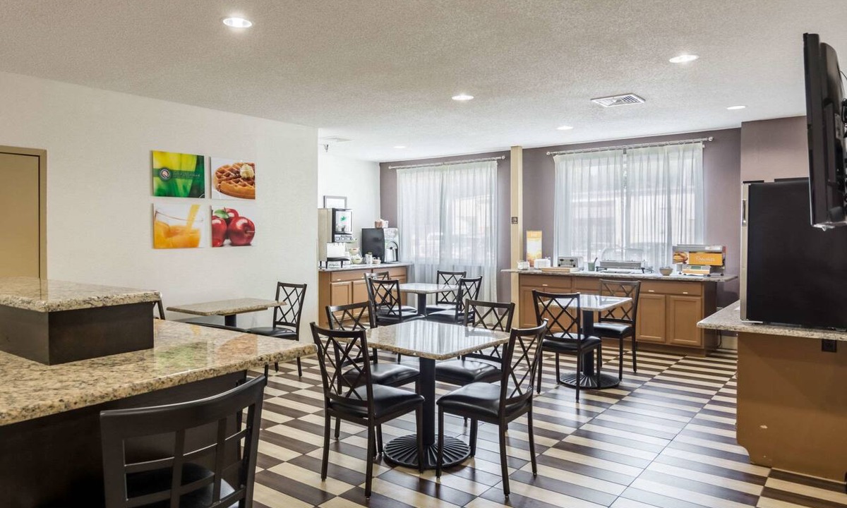 Warsaw Hotel | Quality Inn Warsaw near Rappahannock River