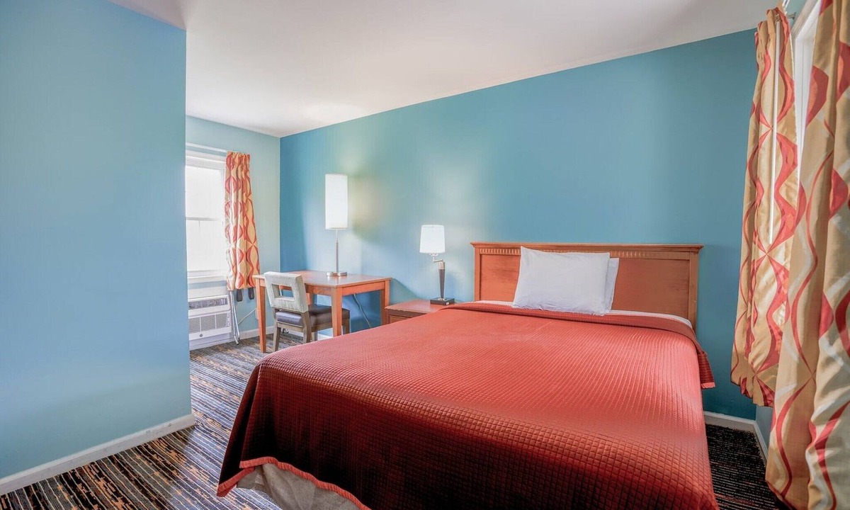 Natural Bridge Apartment | Queen Bed|Non-Smoking