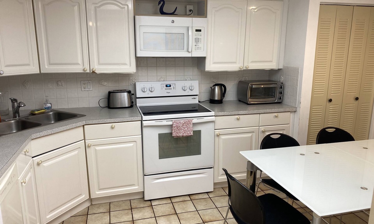 Deerfield Beach Condo | Quiet and Friendly Community