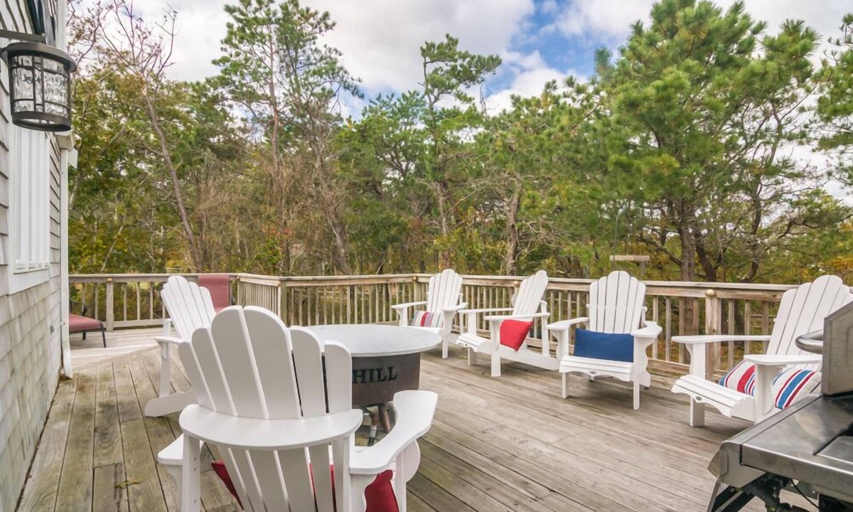 East Sandwich House | Quiet Cape Cottage—Deck, Firepit & AC