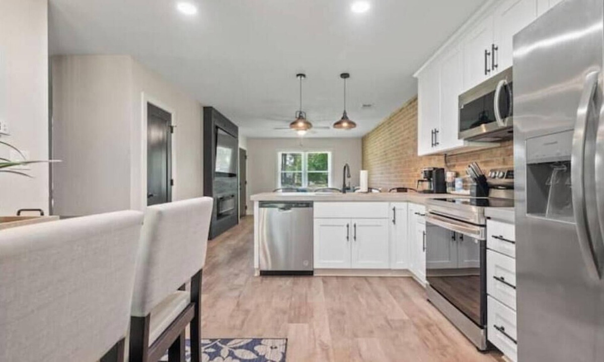 Portsmouth House | Quiet & Private, Comfy Beds, Fire Pit, & Bikes