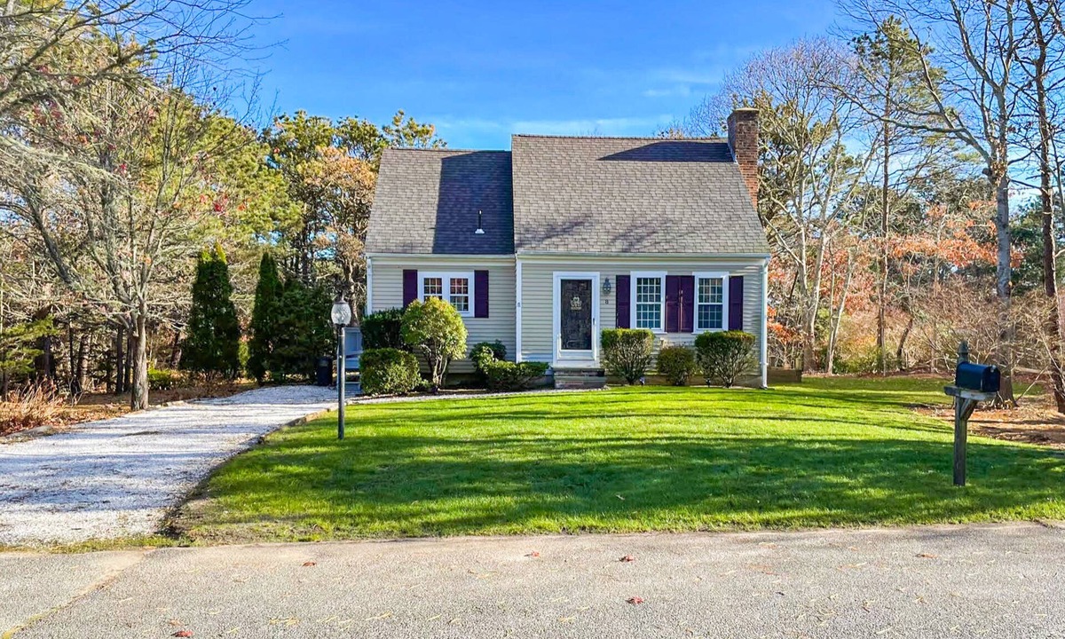 East Dennis House | Quintessential Cape Cod Home. Beautiful Beaches, Chip Shot to Golf and Town