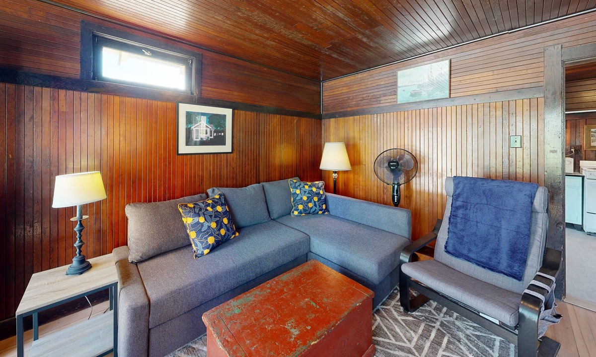 Oak Bluffs Cottage | Quintessential Martha's Vineyard cottage with yard/patio - walk to Inkwell Beach