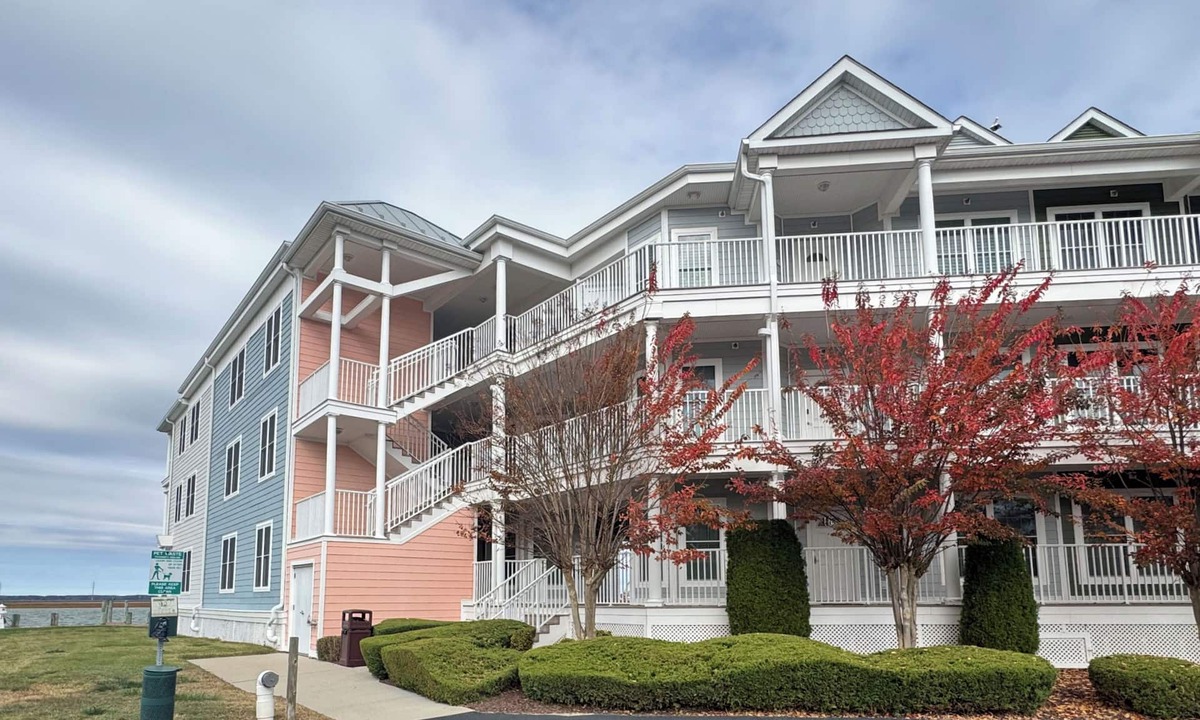 Chincoteague Condo | Rachel's Retreat- 3BR, 2 Bath Waterfront condo pool -Linens & Towels Provided
