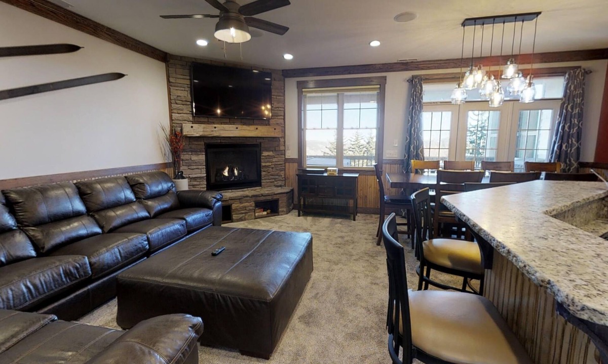 Edray House | Radiant 8BR Rendezvous with Hot Tub by RedAwning